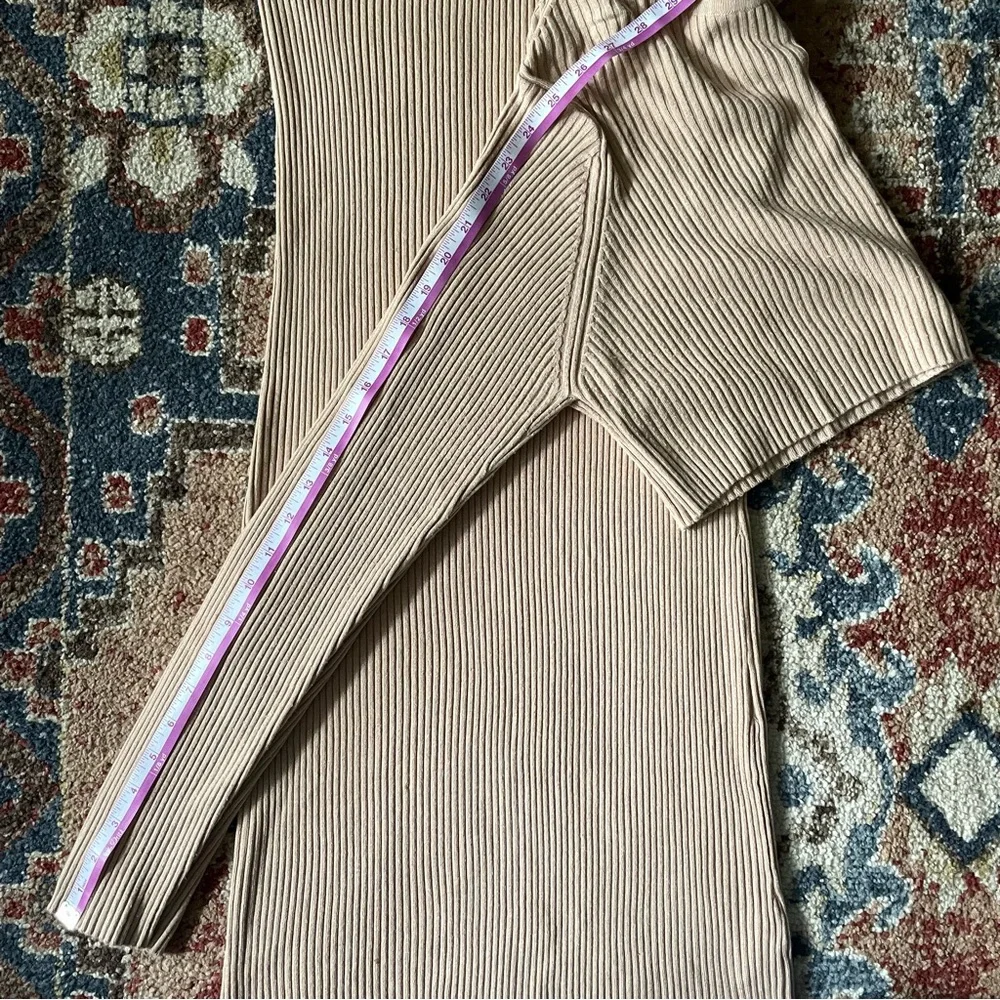 Nasty Gal Taupe Two Piece Sweater Skirt Set, Size 10 - Picture 5 of 7